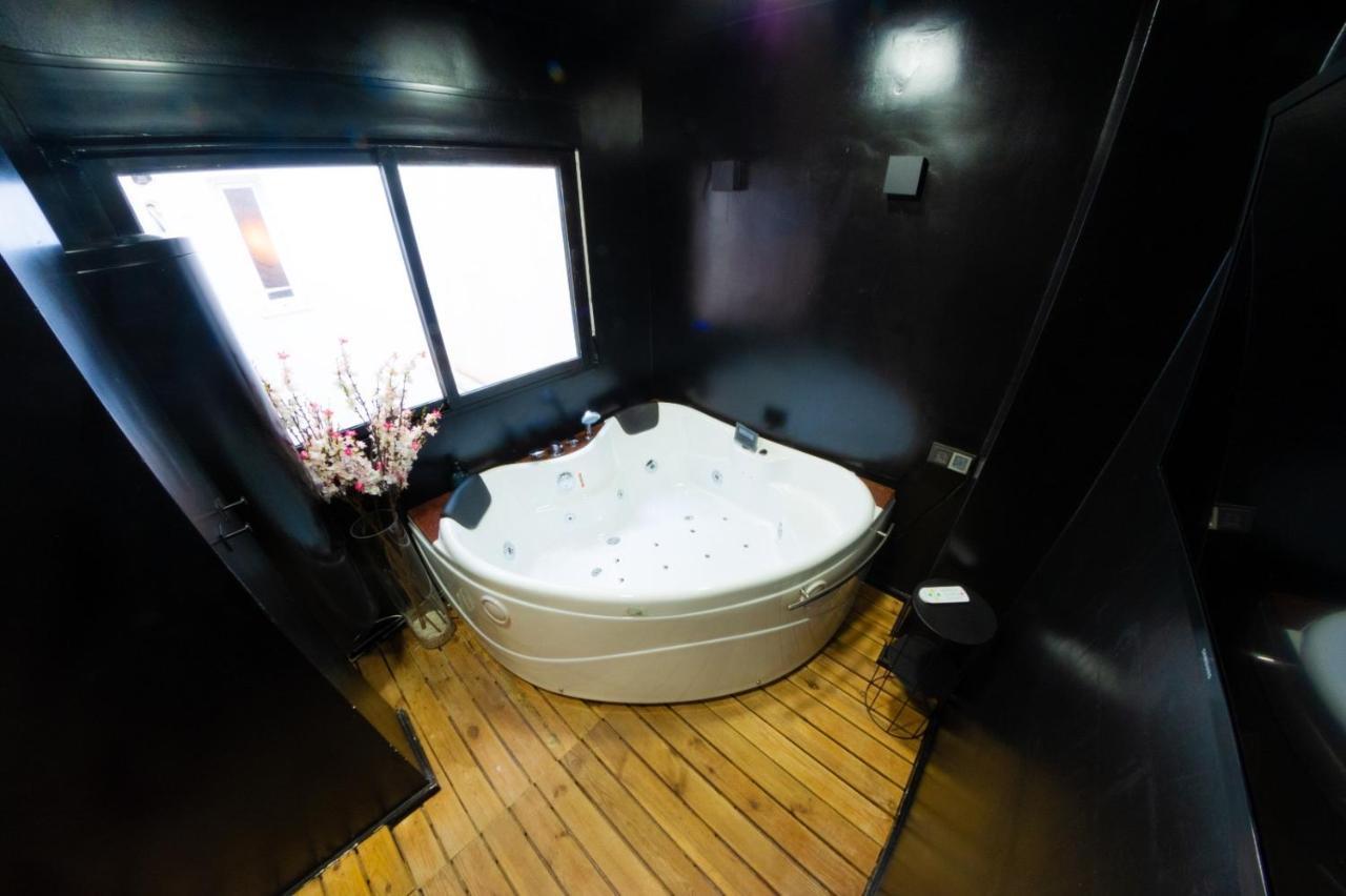 Modern Haven For Urban Explorers By Rems มาลากา ภายนอก รูปภาพ